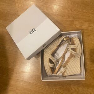 Never worn, too big for me, super cute summer shoes!